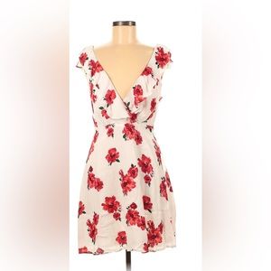 Forever 21 white and red floral mini dress 🌹